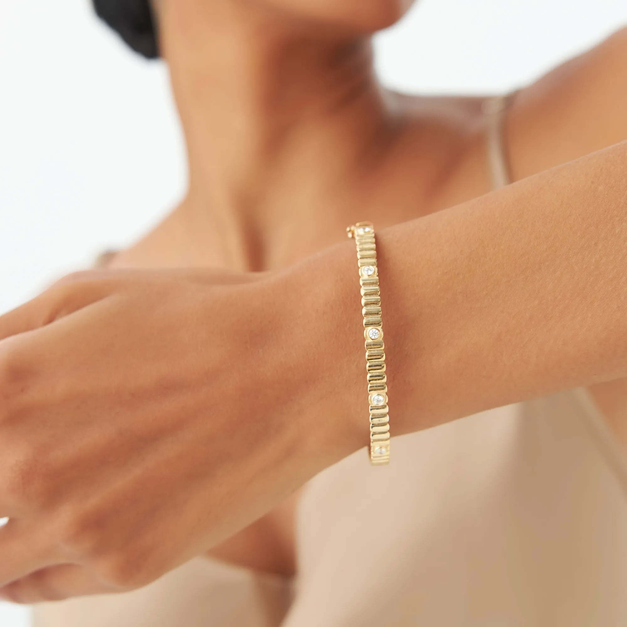 14k Gold Ribbed Diamond Bangle Bracelet