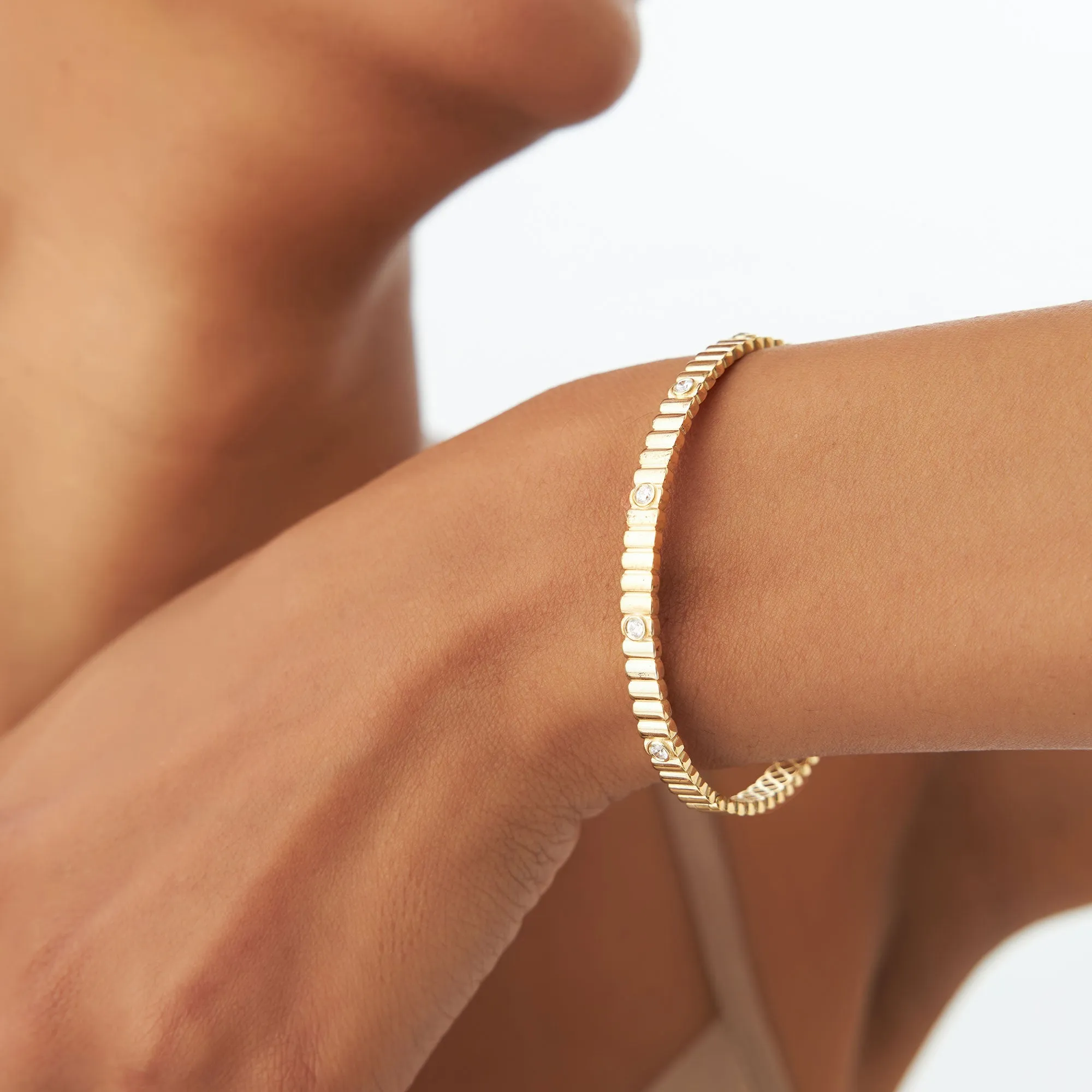 14k Gold Ribbed Diamond Bangle Bracelet