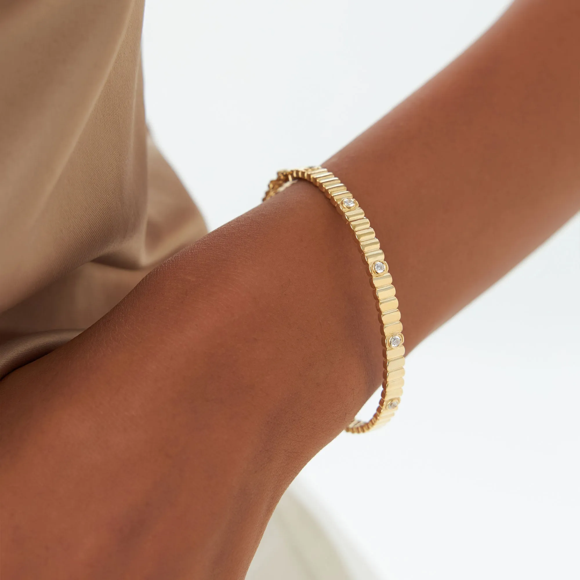 14k Gold Ribbed Diamond Bangle Bracelet
