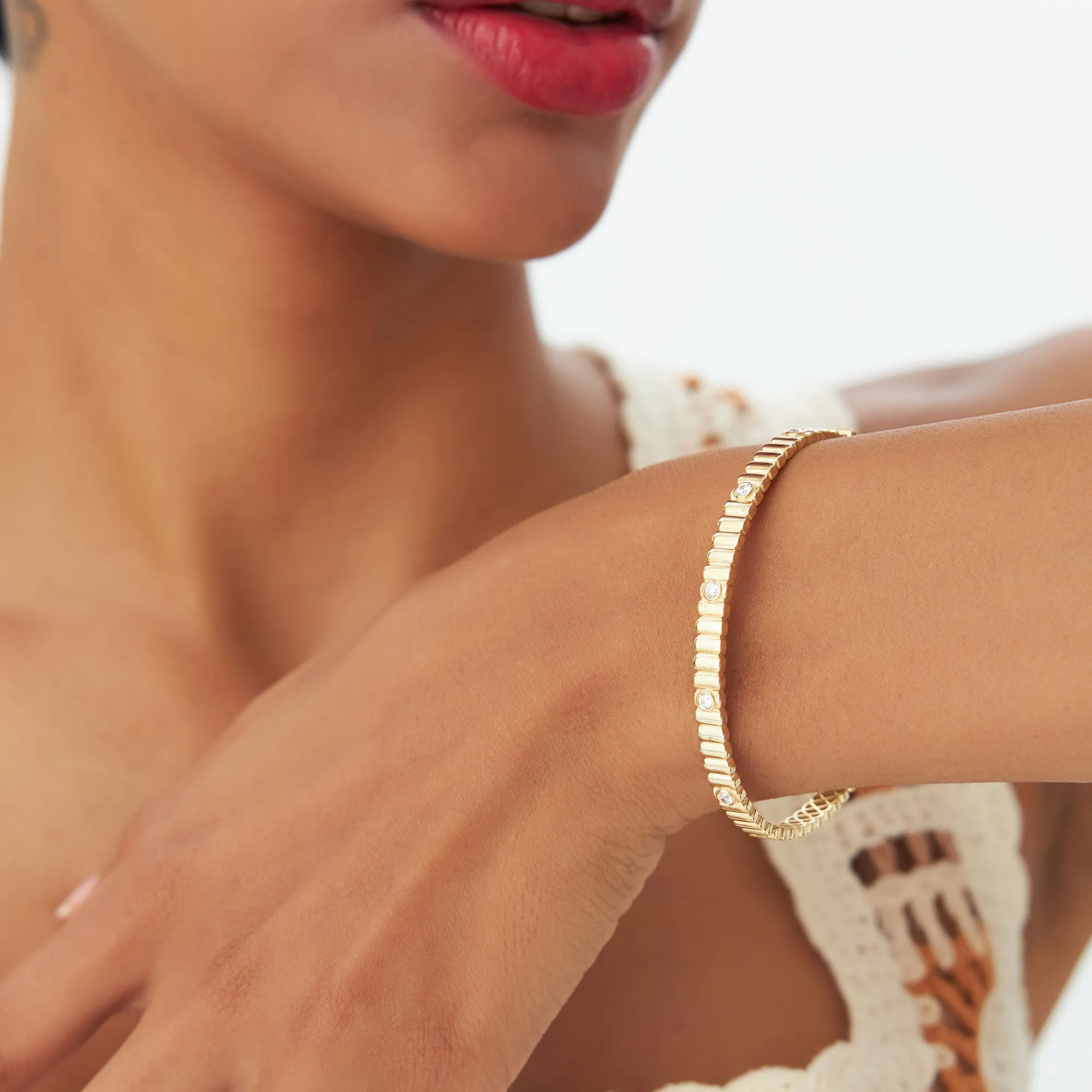 14k Gold Ribbed Diamond Bangle Bracelet