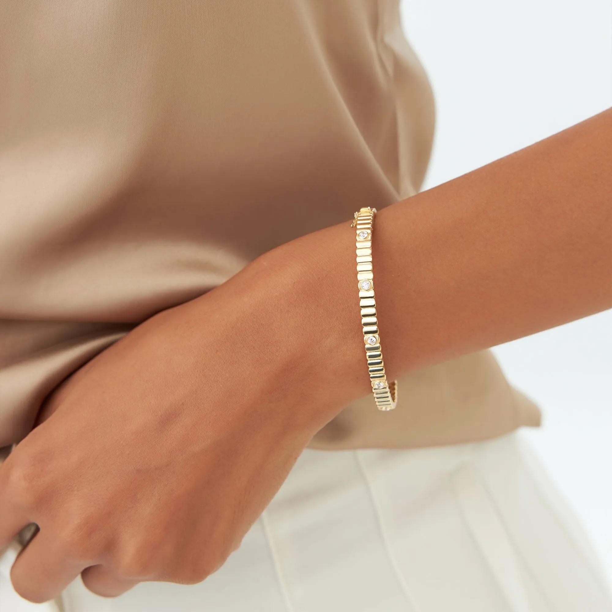 14k Gold Ribbed Diamond Bangle Bracelet