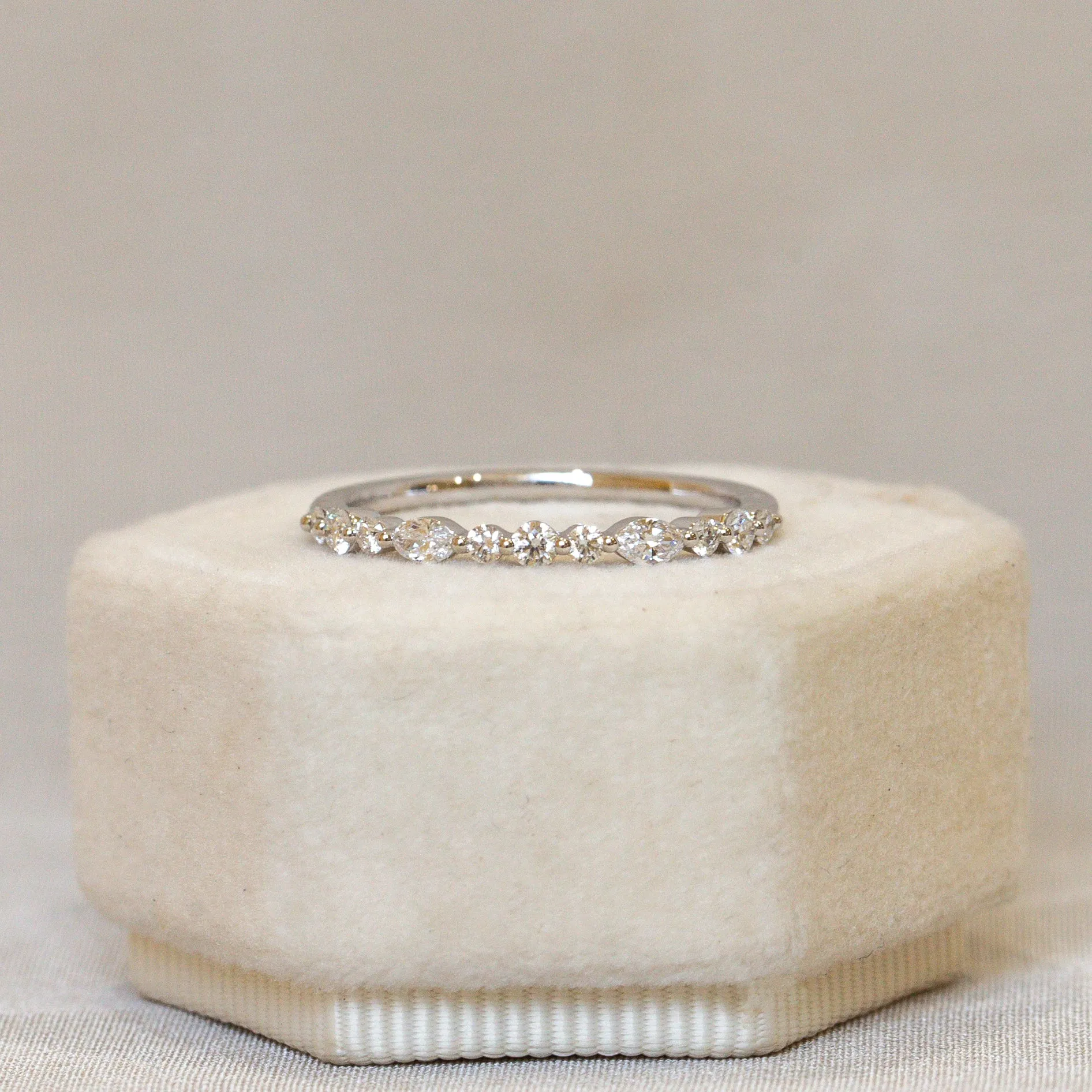 14ky Shared Prong Diamond Band