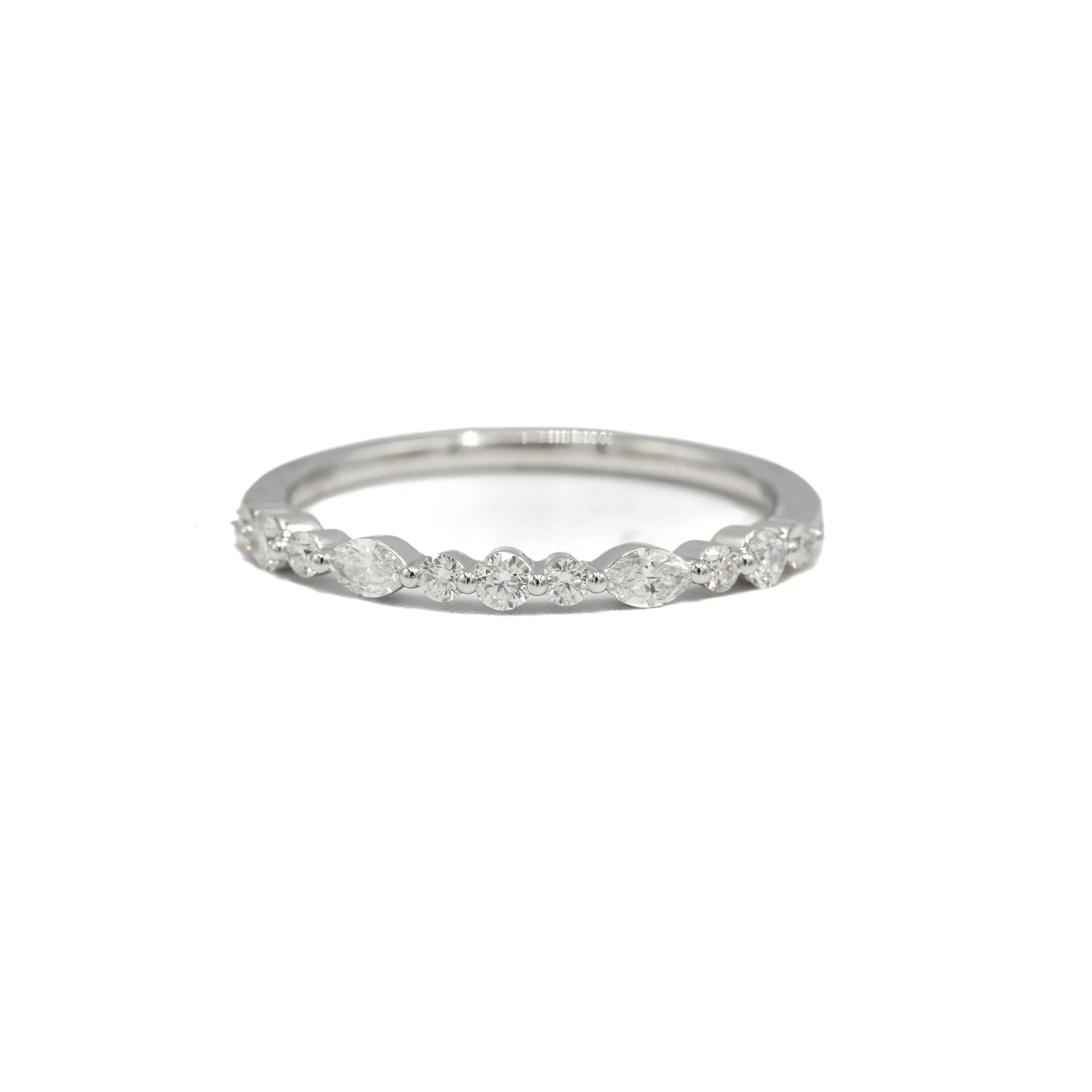 14ky Shared Prong Diamond Band
