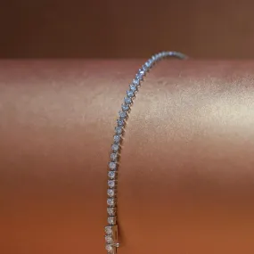 18ct White Diamond Tennis Bracelet with Round Brilliant Cut Diamonds