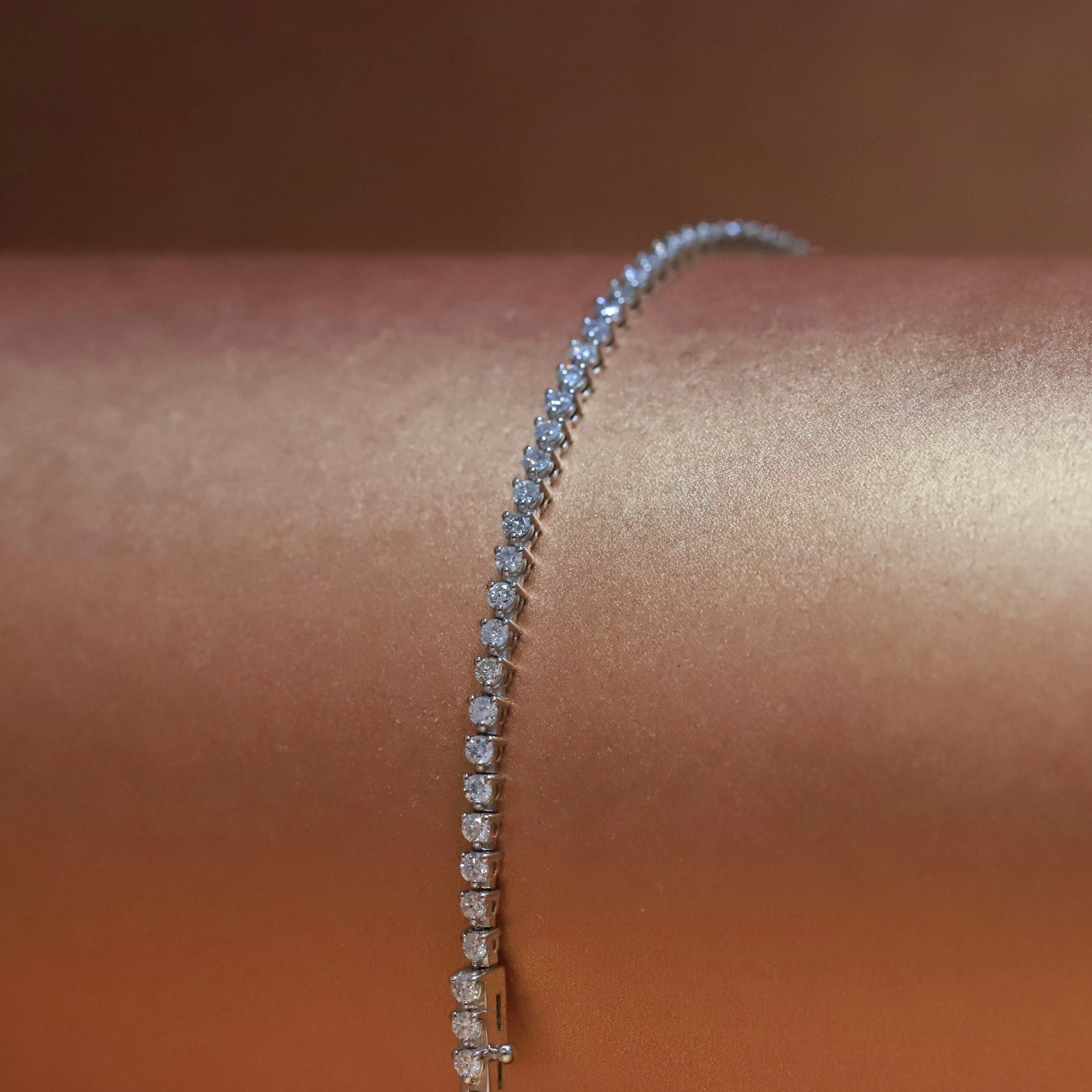 18ct White Diamond Tennis Bracelet with Round Brilliant Cut Diamonds