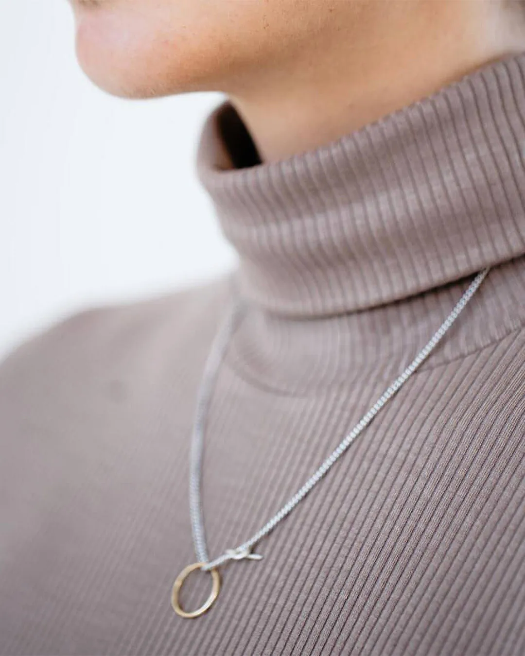 Bold essential necklace
