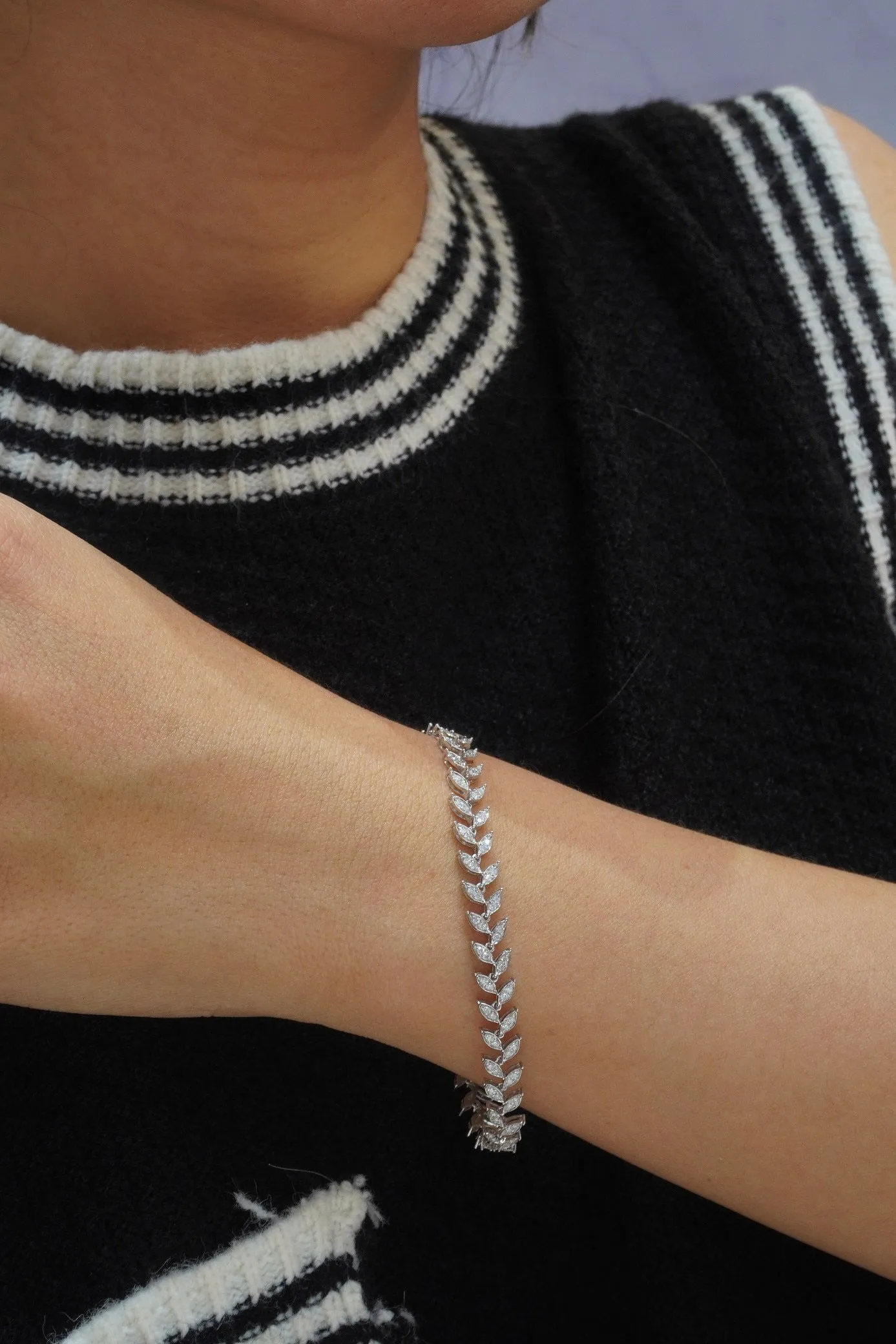 Fancy 18K Solid Gold Full Diamond Leaf Bracelet