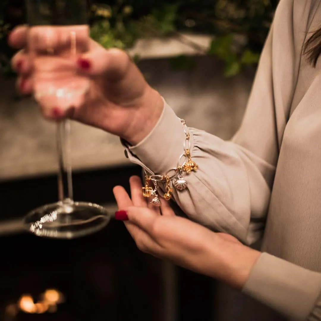 Magical Charm | Carriage - Adventure - Gold
