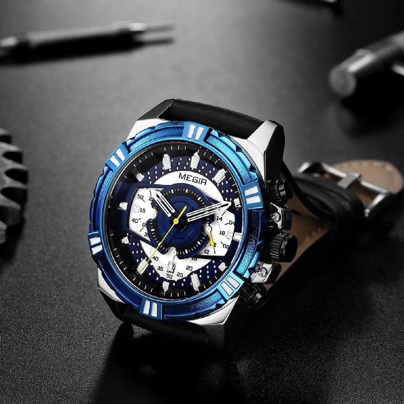 MEGIR Men&#39;s Original Casual Quartz Chronograph Military Sport Leather Wristwatch Man Relogios Date Calendar Luminous Hand Clock