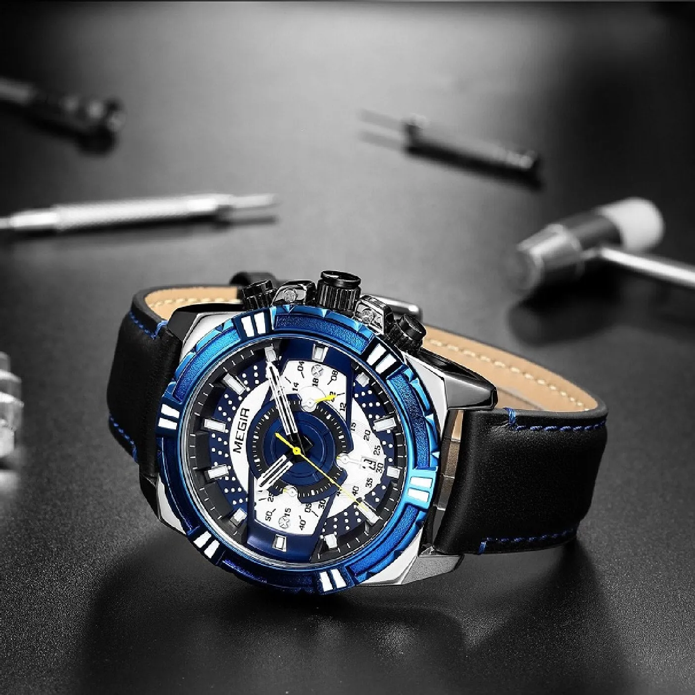 MEGIR Men&#39;s Original Casual Quartz Chronograph Military Sport Leather Wristwatch Man Relogios Date Calendar Luminous Hand Clock