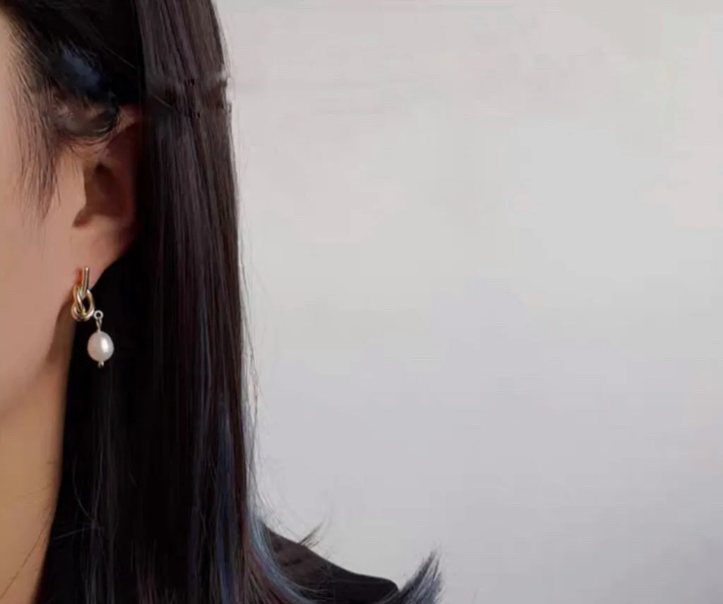 Minimalist Pearl Drop Earrings