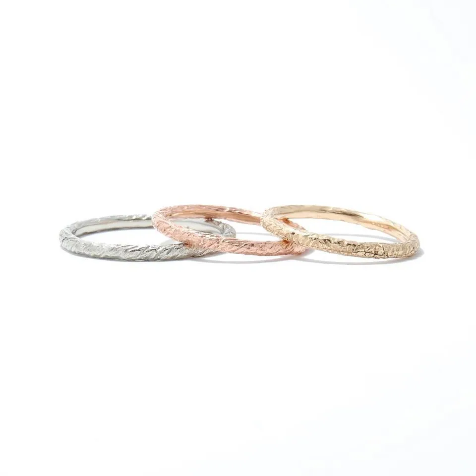 Rounded Feathered Ring 14k