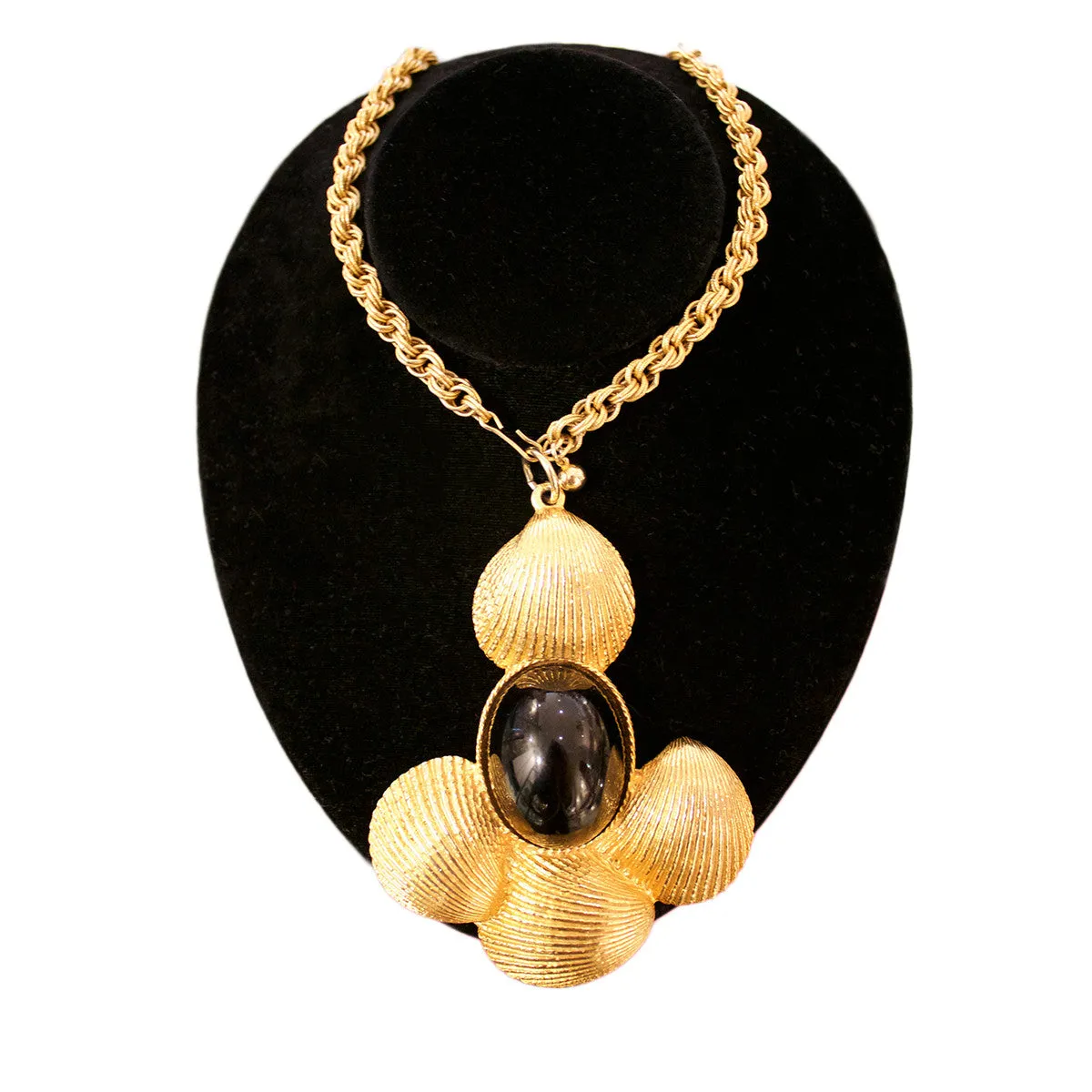 Shell Pendant Necklace